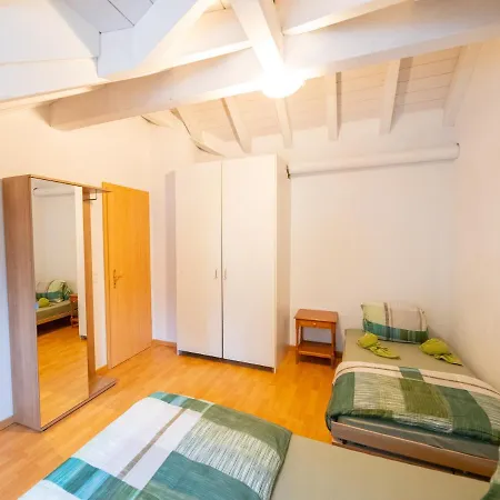 アパート Blumenstrasse 22 インターラーケン